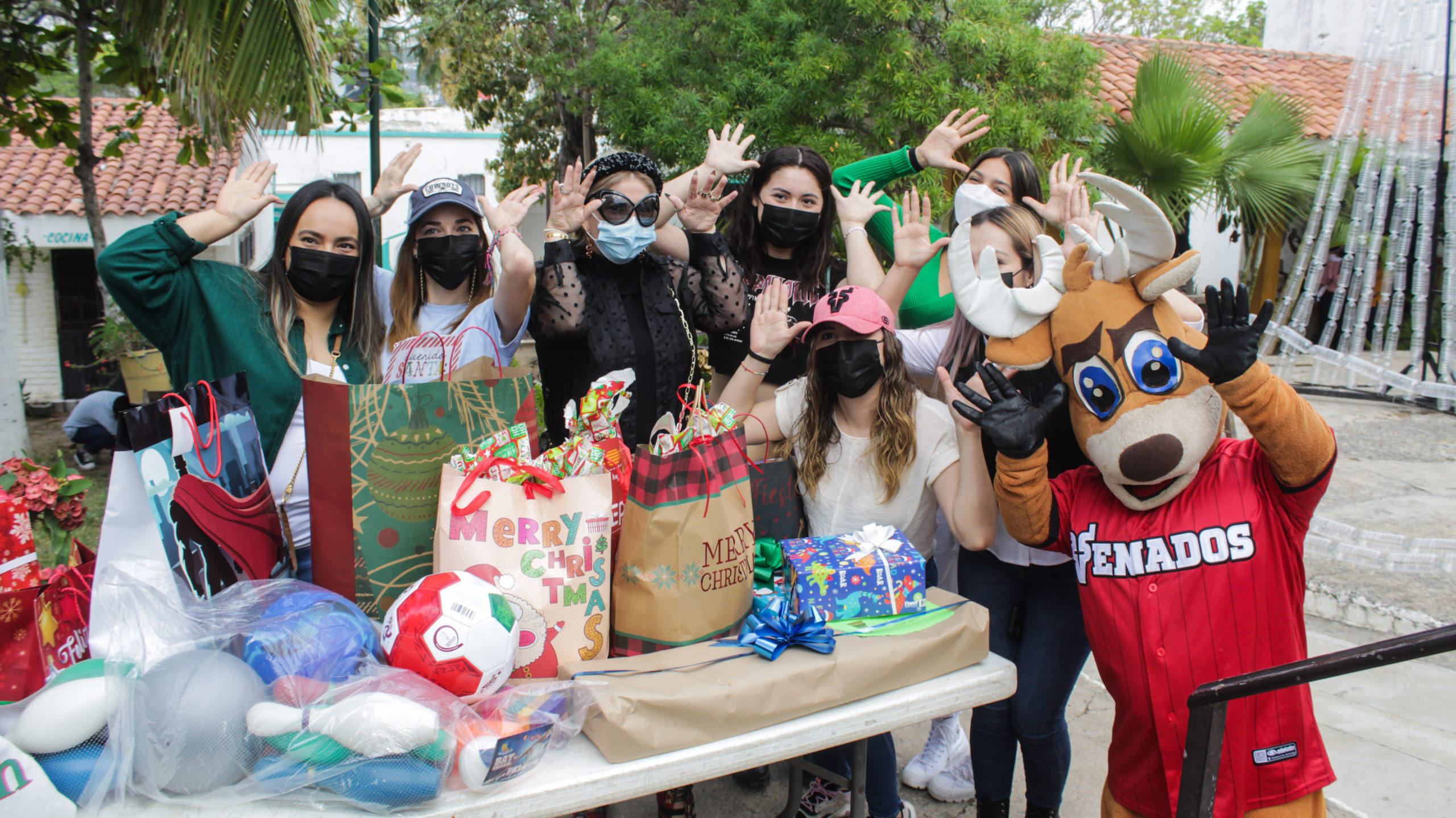 Jugadores y familia de Club Venados de Mazatlán llevan alegría al Hogar San Pablo